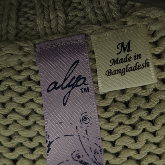 Lightweight Sweater - Picture 4 of 4